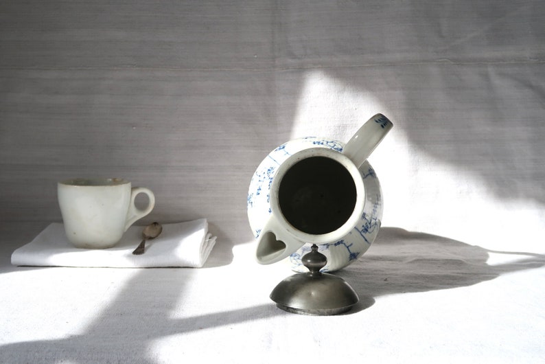 Antique coffee pot Large white porcelain jug from 1788 Handpainted strawflower pitcher Rare antique tableware imagem 3