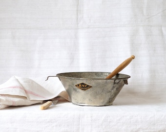 Antikes grosses Sieb Rustikaler Seiher mit Henkeln Landhaus Küchen Dekoration aus Metall