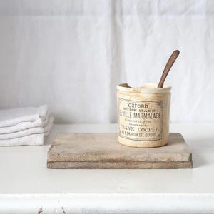 Antieke keramische jampot van Frank Cooper Seville Marmelade, sterke patina inmaakpot met opdruk, bewaarblik, landelijke keukeninrichting