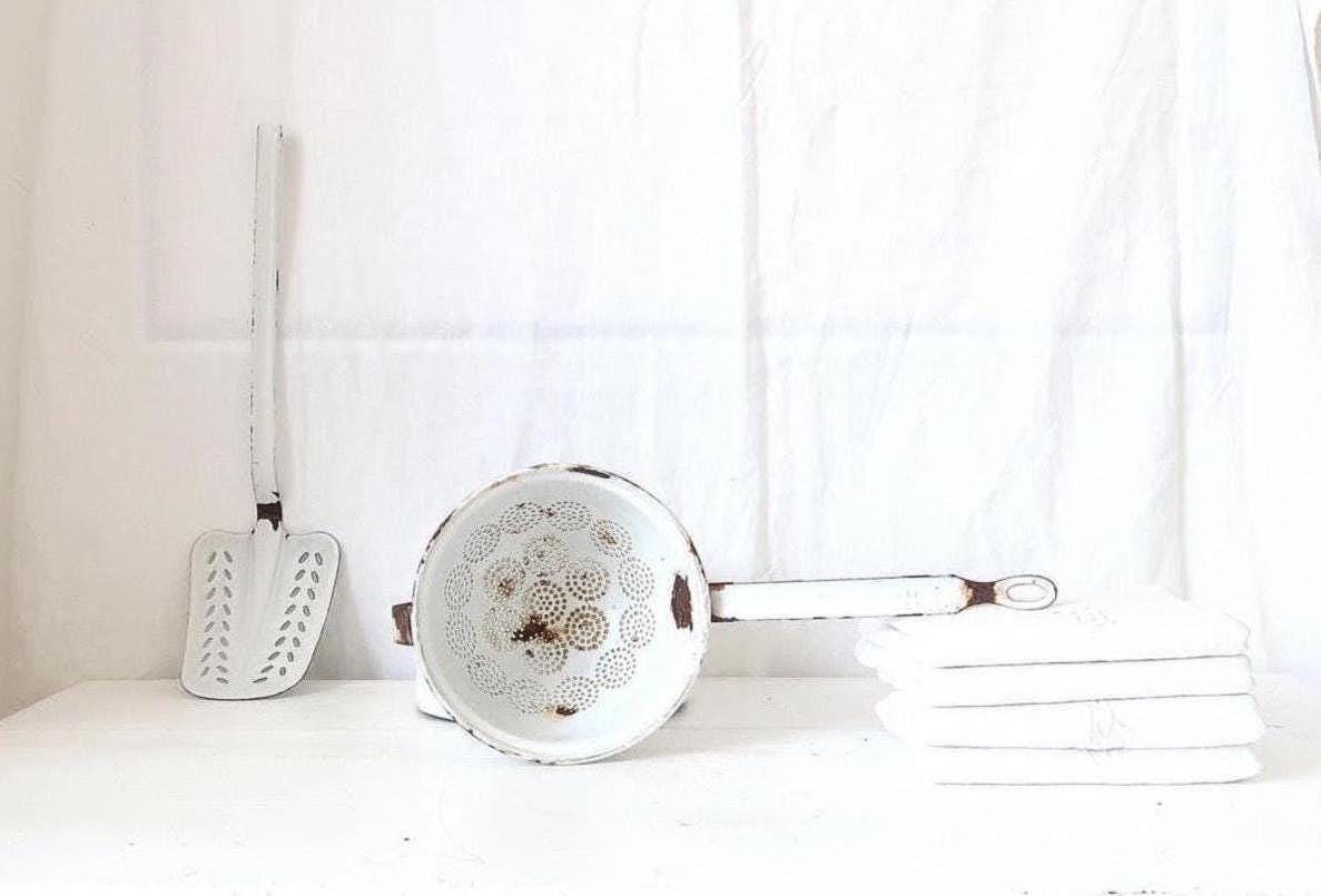 Colino in smalto vintage - Colino in smalto bianco - Setaccio in smalto - Smalto - Country Cottage Chic - Italia