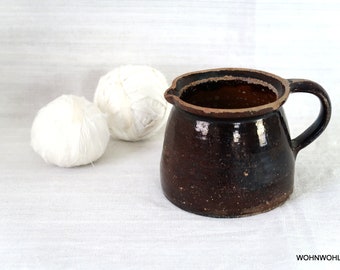Olla de leche antigua pequeña jarra de gres esmaltado marrón decoración rústica de la cocina de la granja
