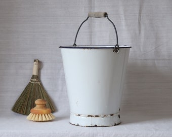 White vintage enamel bucket with handle Large tin bin Simple Farmhouse cleaning bucket