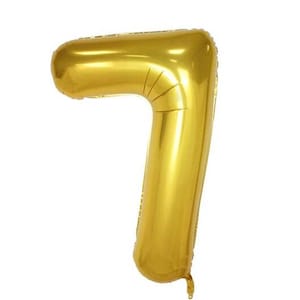 Puede incluir: Un globo de lámina dorada con forma de número siete. El globo está inflado y listo para usarse en una fiesta o celebración.