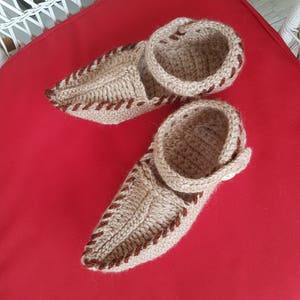 Pantofole Opanke all&#39;uncinetto: scarpe lavorate a maglia nei Balcani serbi