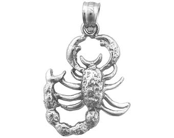 Charm de escorpión en plata de ley 925 con baño de rodio