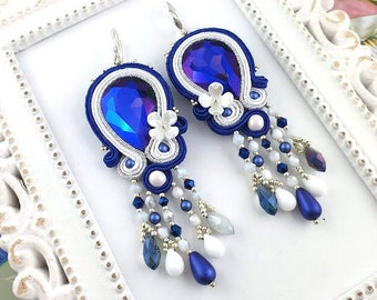 Orecchini soutache orientali, orecchini bianchi blu, orecchini lunghi, orecchini di dichiarazione, eleganti orecchini lampadario