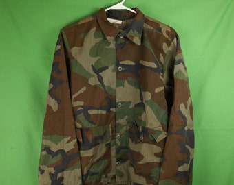Vintage 60s Robett Mfg Co. Camo Jacket Size Small / Military Workwear Shirt Vietnam Army Camouflage Hunting 70s 50s