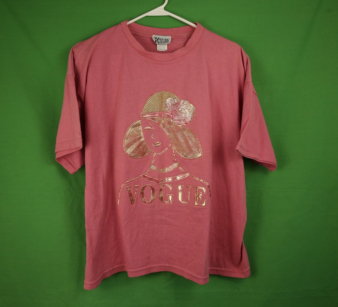 Vintage 80s/90s Vogue T-shirt Pink Kavio Designs Made in USA Medium Boxy Fit Gold Print Women's Shoulder Pads Magazine High Fashion - Etsy Finland Vintage 80s/90s Vogue T-shirt Pink Kavio Designs Made in USA Medium Boxy Fit Gold Print Women's Shoulder Pads Magazine High Fashion - Etsy Finland
