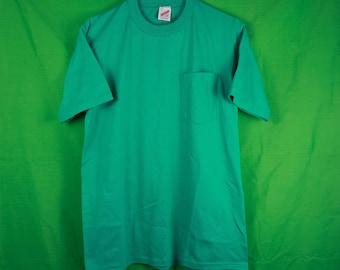 Vintage 90s Jerzees Pocket T-Shirt Green Single Stitch Large Made in USA 50/50 Blend