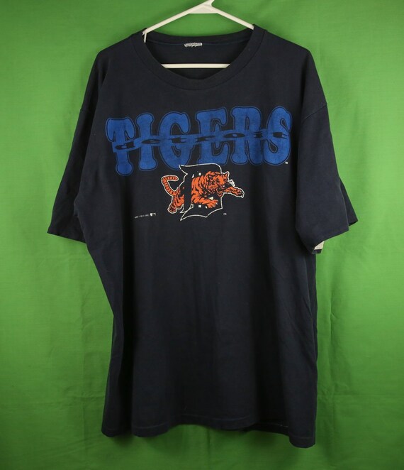 green detroit tigers shirt