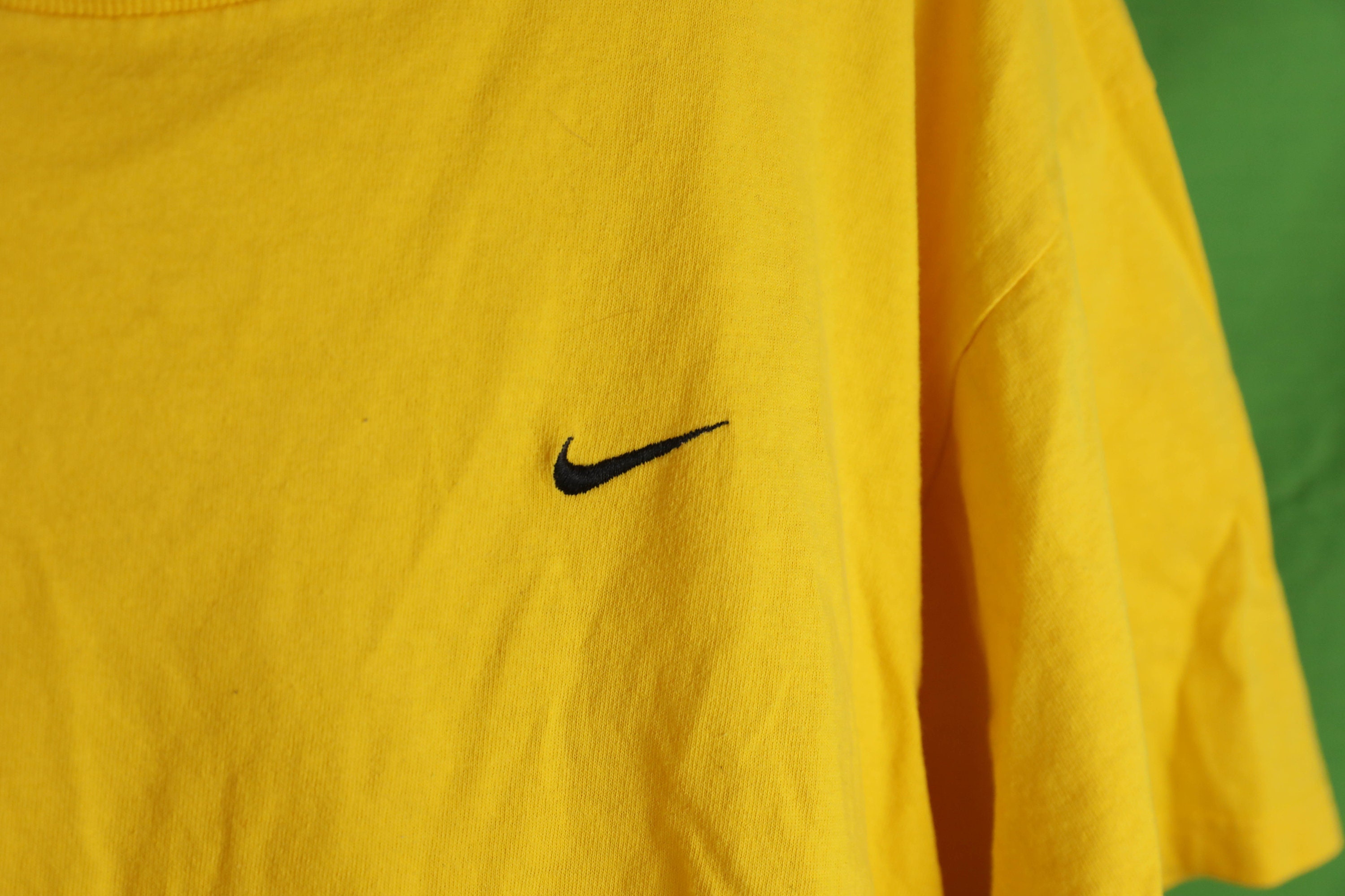 Vintage Y2K Nike Grey Tag Mini Swoosh T-shirt Medium Vintage Y2K Nike Grey Tag Mini Swoosh T-shirt Medium