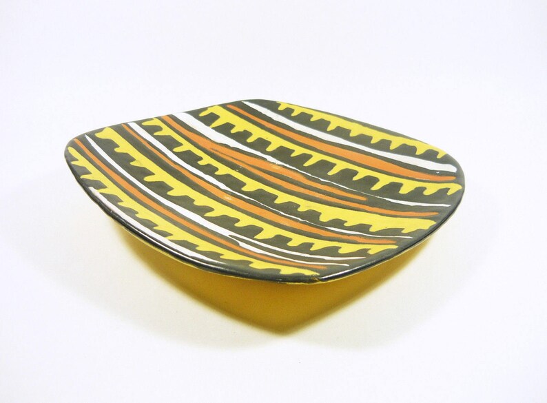 1950/'S ART POTTERY ! Black /& Yellow Striped Retro Wall Plate 9 Gorka Livia