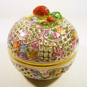 Herend, Floral Open Work Reticulated Box Fruit Finial 6&quot;, PORCELAIN! (P096)