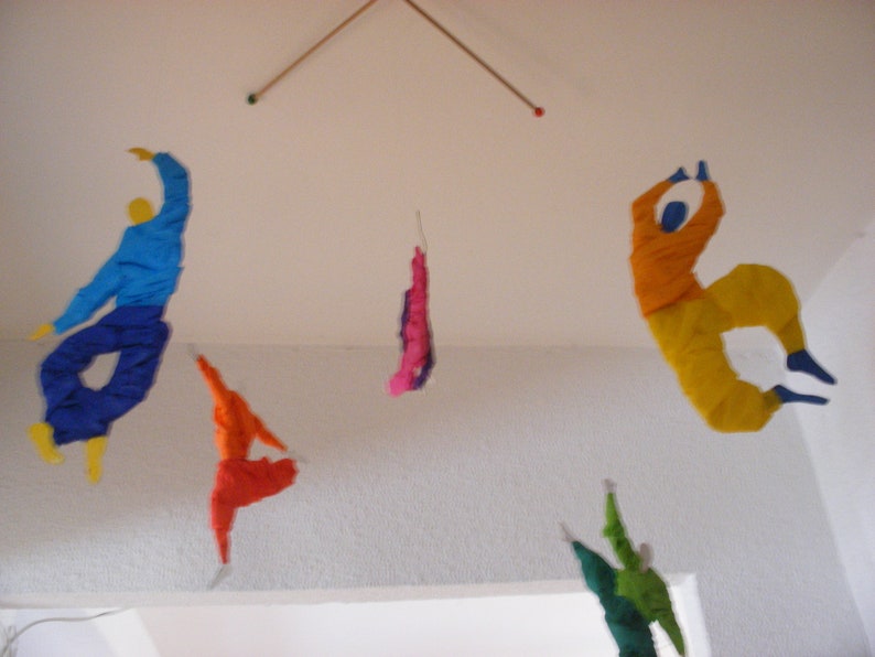 Baile Aereo Decorative mobile, Suspension. Hanging sculpture Silk paper. Colours image 4