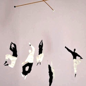Baile Aereo Blanco y negro Móvil decoratieve ophanging. Papel de seda.5 bailarines