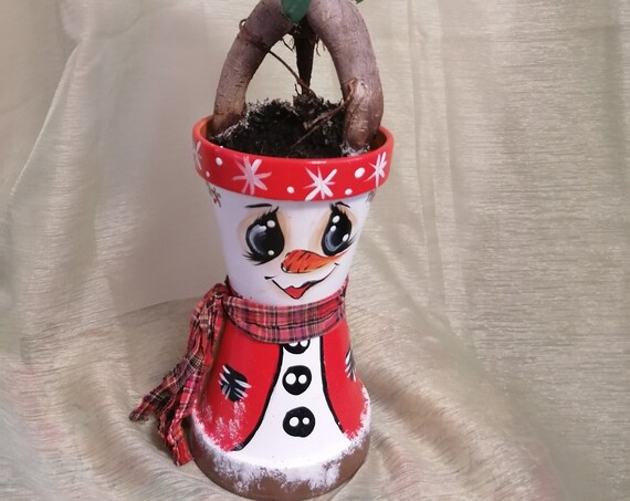 Snowman -S-red- flower pot or wooden spoon holder made of terracotta. Hand painted. Free shipping to Germany.