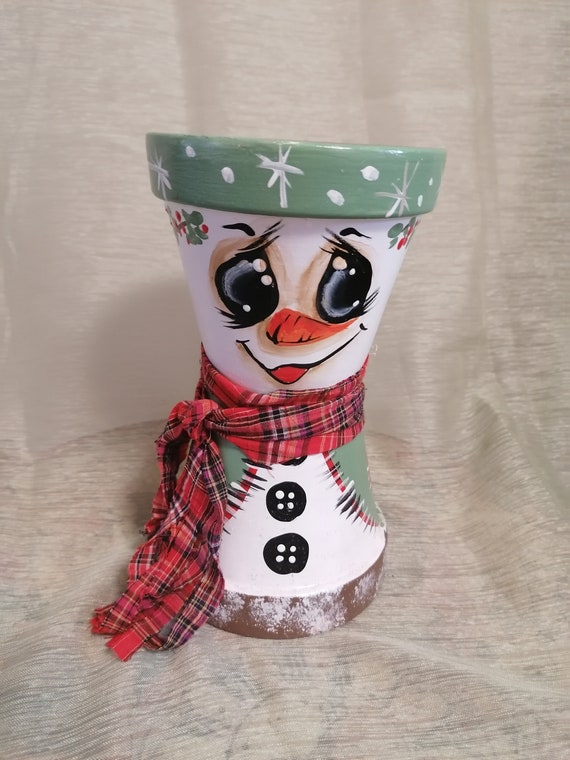 Snowman -S-green- flower pot or wooden spoon holder made of terracotta. Hand painted. Free shipping to Germany.