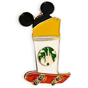 Yellow Character Castle Cup Pin (Limited to 100 Pieces) |