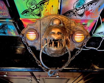 Jabba&#39;s DAIS Gargoyle Solid Resin & Metal Sconce Lights up AC Power Abyssin