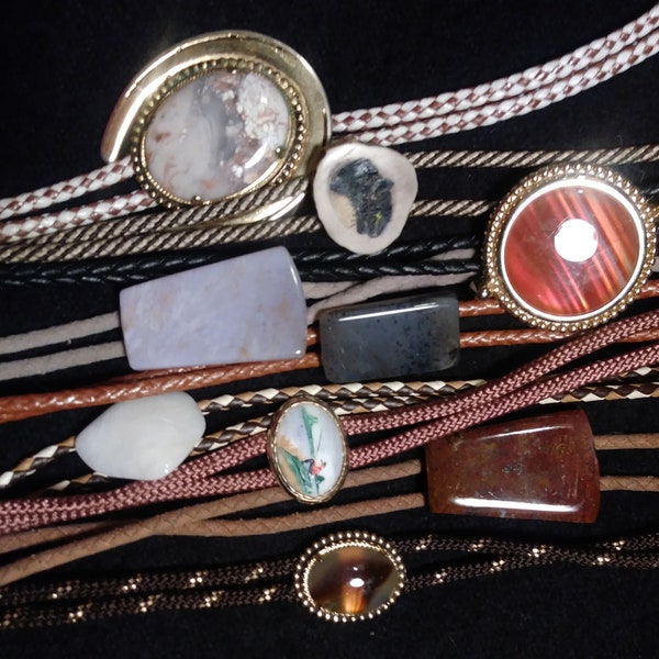 Cravate Bolo Western En Cuir Et Métal Avec Plaque Argentée Et Quartz Rose - Neuf Avec étiquettes