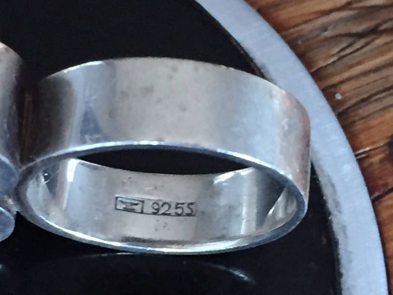 May include: Two silver rings with a 925S hallmark. The rings are stacked on top of each other.