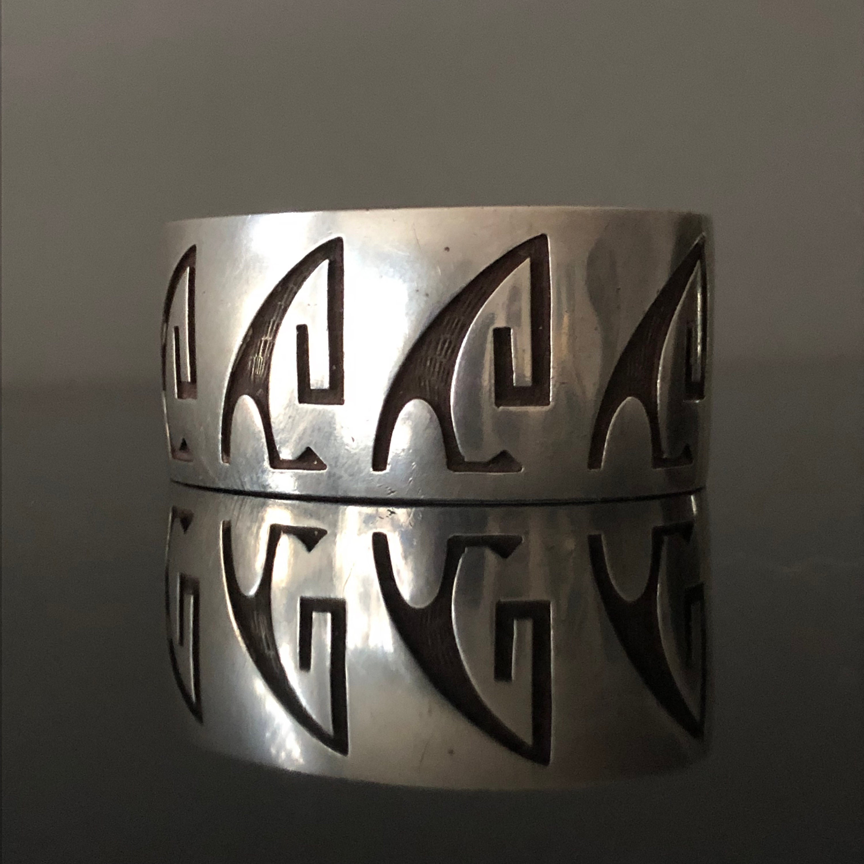 Captivating Vintage Hopi 'Unique Geometric Water Wave' Native American Jewelry Silver Bracelet Old Captivating Vintage Hopi 'Unique Geometric Water Wave' Native American Jewelry Silver Bracelet Old