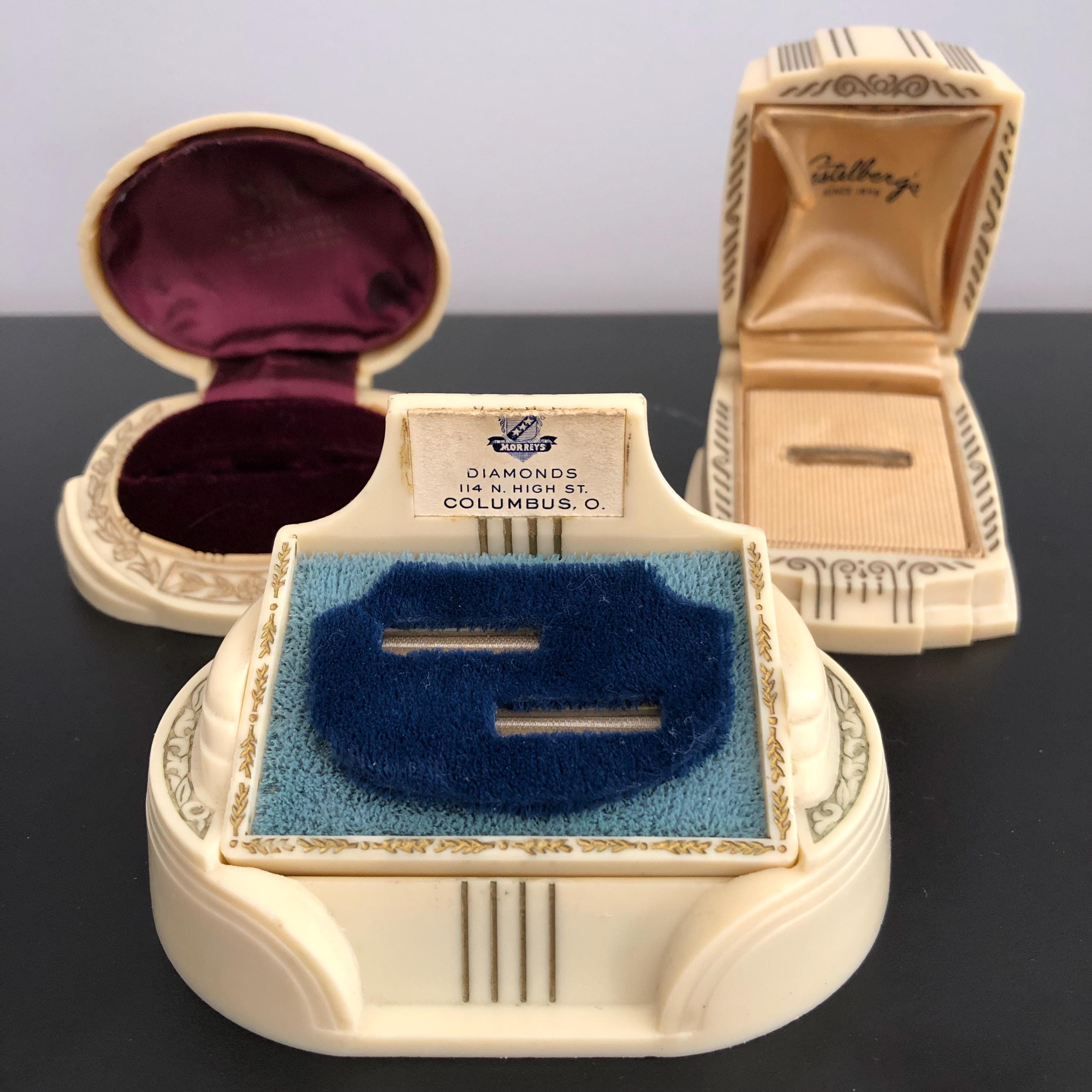 Seven Swans Signature Ring Box in 70's Chartreuse Green
