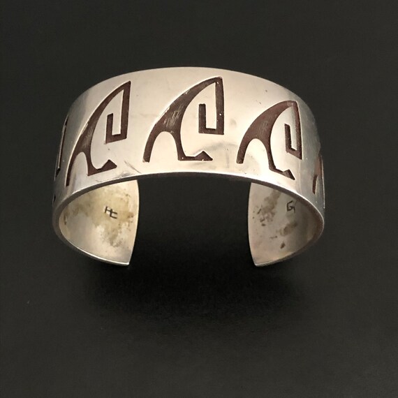 Captivating Vintage Hopi 'Unique Geometric Water Wave' Native American Jewelry Silver Bracelet Old Captivating Vintage Hopi 'Unique Geometric Water Wave' Native American Jewelry Silver Bracelet Old