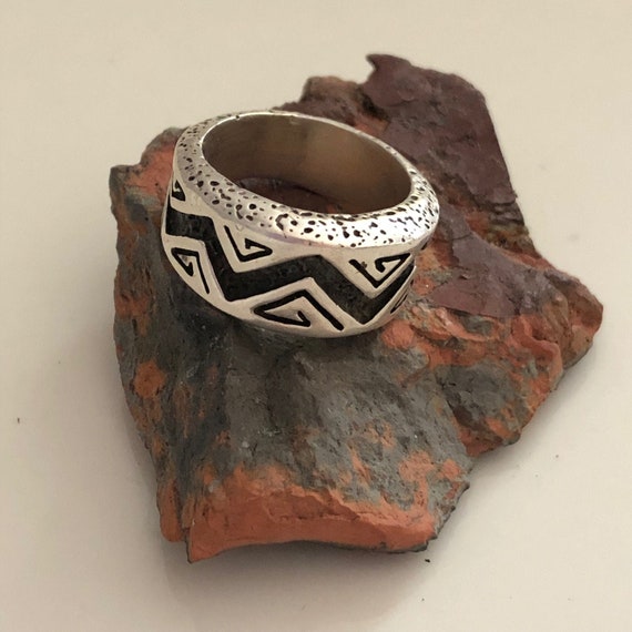 Incredible Waving Vintage Native American Navajo Sterling Silver Geometric Ring Old Incredible Waving Vintage Native American Navajo Sterling Silver Geometric Ring Old