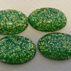 Impresionante cabujón vintage de vidrio checo NOS Verde y oro 25x18mm a un precio individual