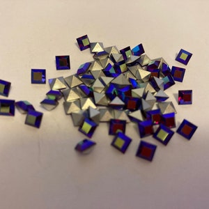 Swarovski #4428 Xilion foiled Square point back 4mm Pack de 12 disponible en Aqua Siam AB