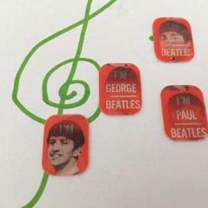 Beatles Memorabilia flikkert C'1964 Originele kleine kaartjes Afbeelding beweegt wanneer er tegenaan wordt gedraaid!
