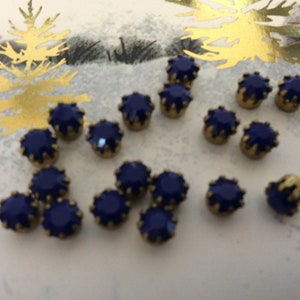 Vintage swarovski Brass set rhinestones Cobalt Blue  19ss 4.4mm  Pack of 18