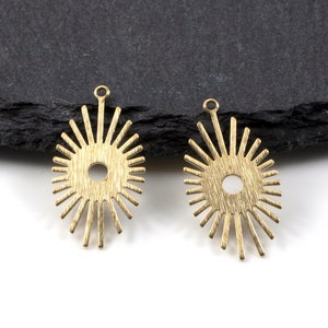 6 x Textured Brass Sun Charms, Unplated Brass Sun Pendants, Earring Sun Drops, Brushed Brass Sunburst Pendant (C0241)
