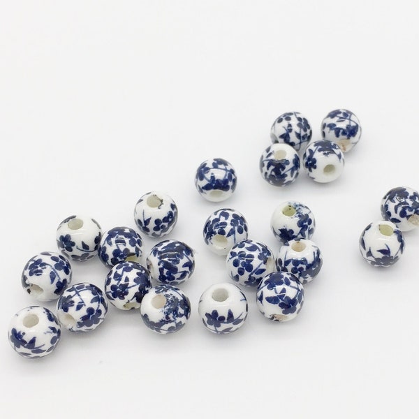 10 x Perles rondes en céramique blanche avec motif floral bleu marine, 6 mm (3874)