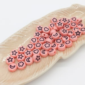 100 x Pink Bracelet Beads Acrylic Moon Star Heart Flower Beads Mixed Pattern Flat Round Beads (2464)
