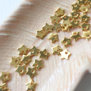 16 x Tiny Gold Plated Stainless Steel Star Charms Mini Star Charms (0088)