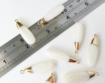 Gold Elongated Teardrop Shell Charms, Mother of Pearl Drop Pendants (0528)
