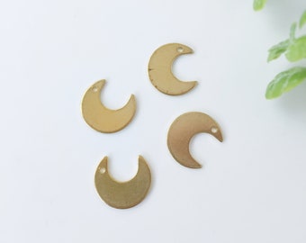8 x Chunky Raw Brass Crescent Moon Charms Smooth Brass Crescent Moon Pendants (C0054)