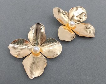 2 x Extra Large Gold Flower Embellishment, Gold Flower Cabochon with Pearl Centre, Gold Metal Flowers with Textured Petals (3225)