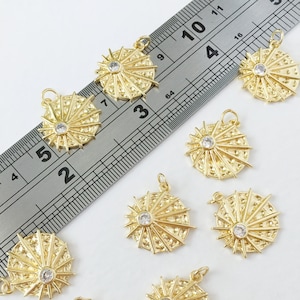 1 x 18K Gold Plated Cubic Zirconia Sun Charm (0285)