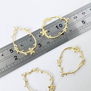 2 x Raw Brass Floral Drop Pendants, Floral Vine Drops for Earring Making, Wreath Pendants, Gold Blossom Branch Earring Drops (0974)