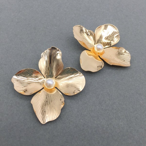 2 x Extra Large Gold Flower Embellishment, Gold Flower Cabochon with Pearl Centre, Gold Metal Flowers with Textured Petals (3225)