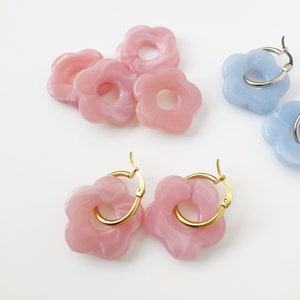 4 x Dusty Pink Resin Flower Beads, 26mm Jelly Resin Flowers, Bloom Beads, Flower Charms for Hoop Earrings, Flower Beads for Earring Hoops