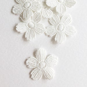 Fleurs en dentelle ivoire Fleurs en dentelle brodées Fleurs en dentelle blanc cassé Fleurs 3D Décoration de robe de mariée
