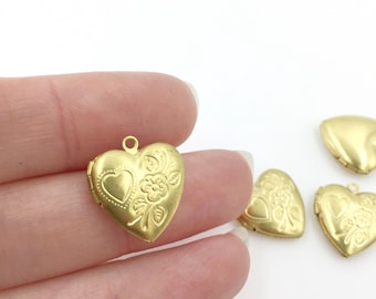 5 x Vintage Brass Heart Locket Pendants with Embossed Floral Pattern, 17x15mm Heart Lockets for Jewellery Making (C0371)