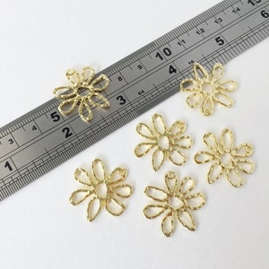 4 x Textured Gold Flower Open Back Bezel Pendants, Openwork Flower for DIY Resin Projects, Flower Bezel, Textured Flower Pendant (1504)