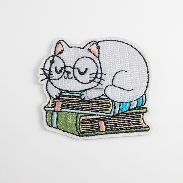 Cat and Books Iron-on Patch, Reader's Badge, Book Lover Motif, Book Reader Gift Idea Patches for Denim Clothes Bags Trainers