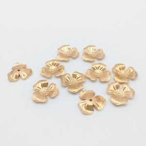 10 x Champagne Gold Flower Beads, Three Petal Metal Flowers, Warm Gold Flower Bead Caps