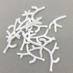 20 x Pearl White Coral Branches, Acrylic Coral Pendants, Coral Charms, White Antler Coral, White Antlers (3376)